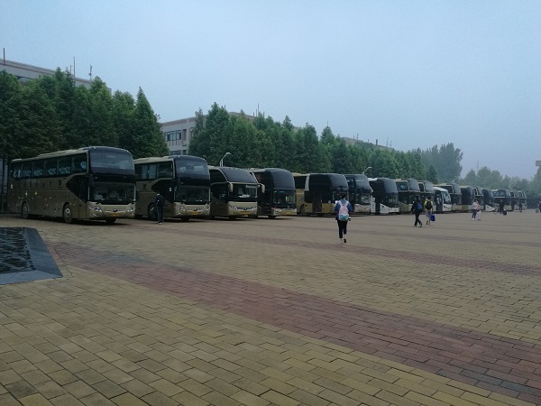 鄭州大巴車租賃:醉漢大巴吸煙被阻止,毆打大巴司機(jī)釀事故http://m.n2274.cn/
